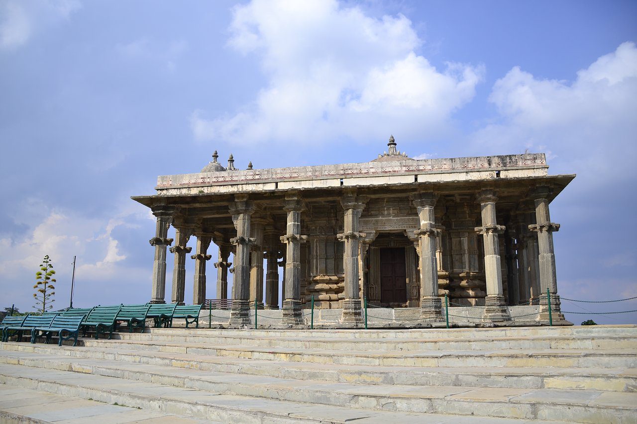 Le temple de Neelkanth Mahadev