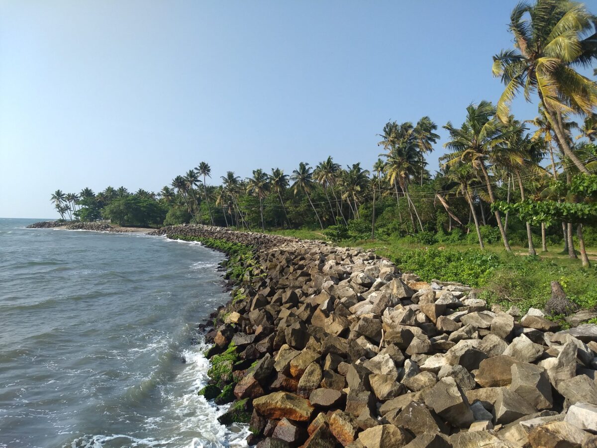 La plage de Thirumullavaram