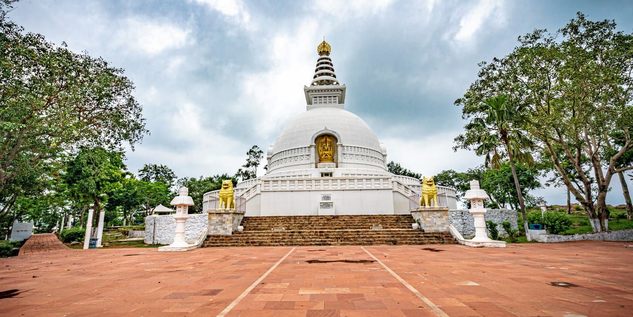 Le Shanti Stupa