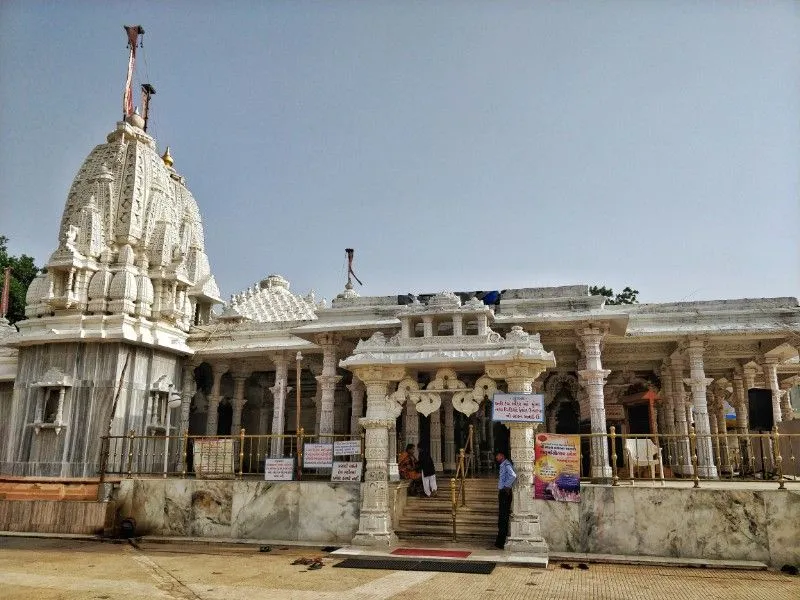 Le temple de Mahudi Jain
